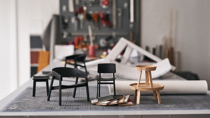 Designprototyper på Cover lounge-stol och soffbordet Around från Thomas Bentzen. 