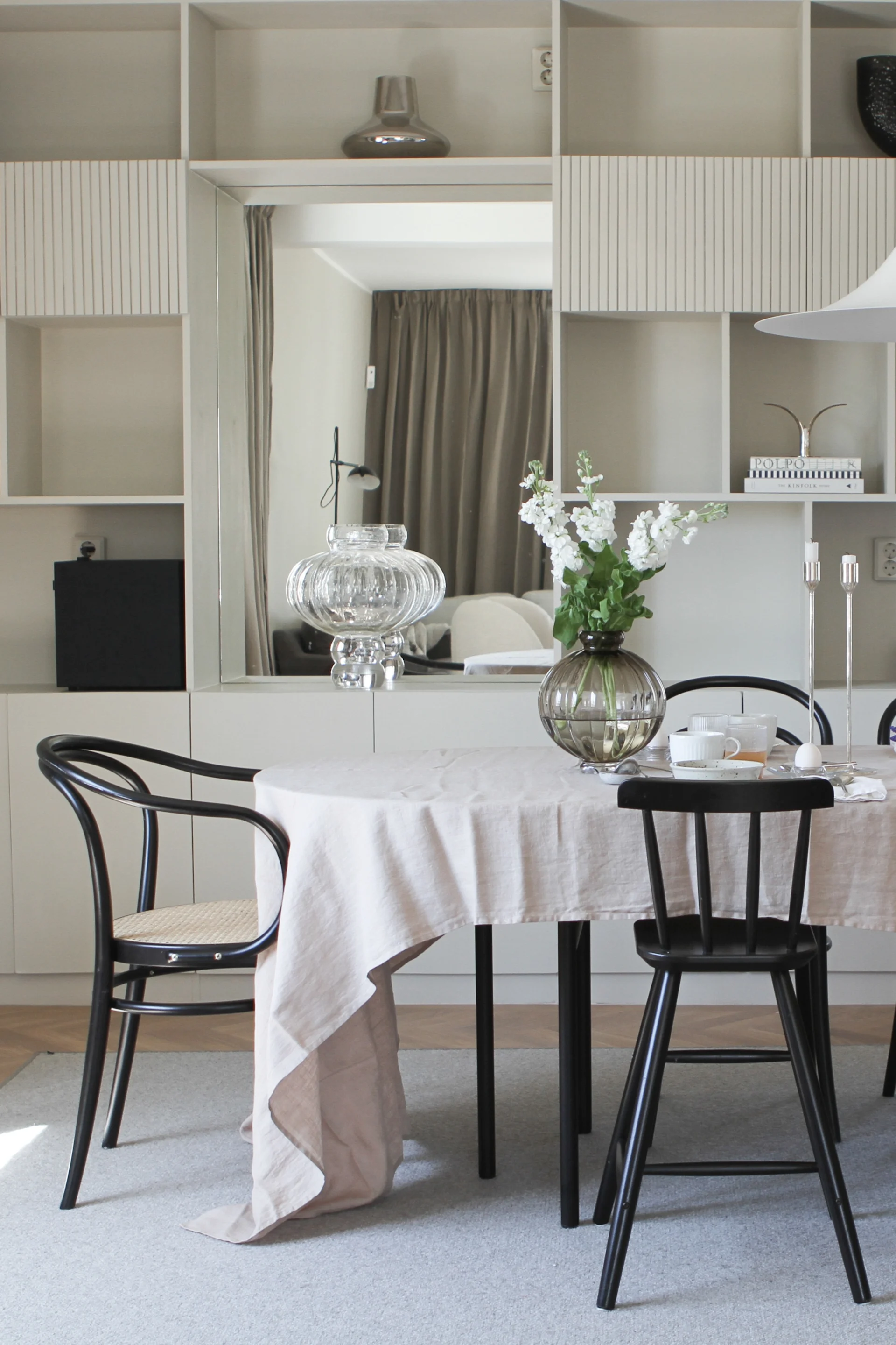 Matplatsen har Moe of Sweden renoverat och inrett med Snaregade bord från Menu och linneduk från Himla.