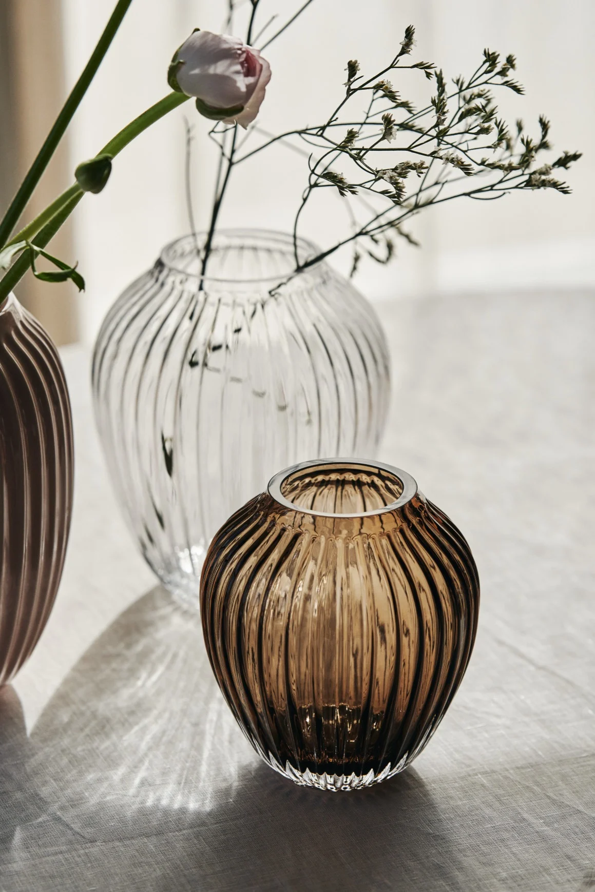 Hammershøi glasvaser i klarglas och valnöt från Kähler.