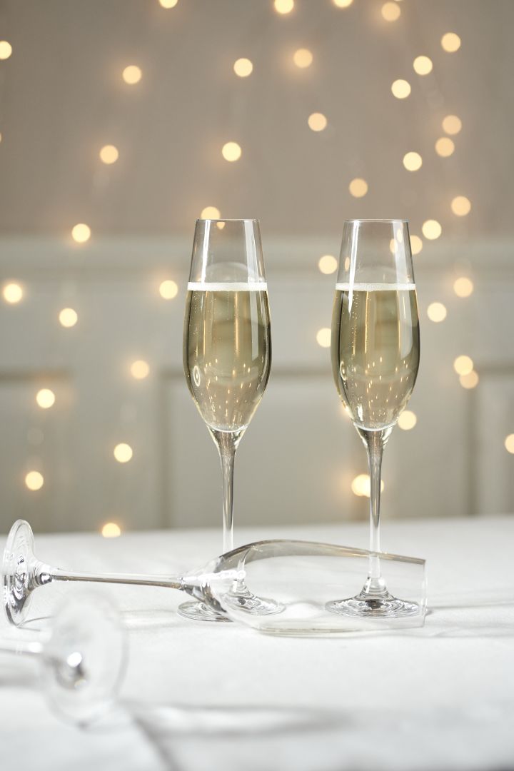 Välj rätt champagneglas - här flöjtglas från Scandi Living.