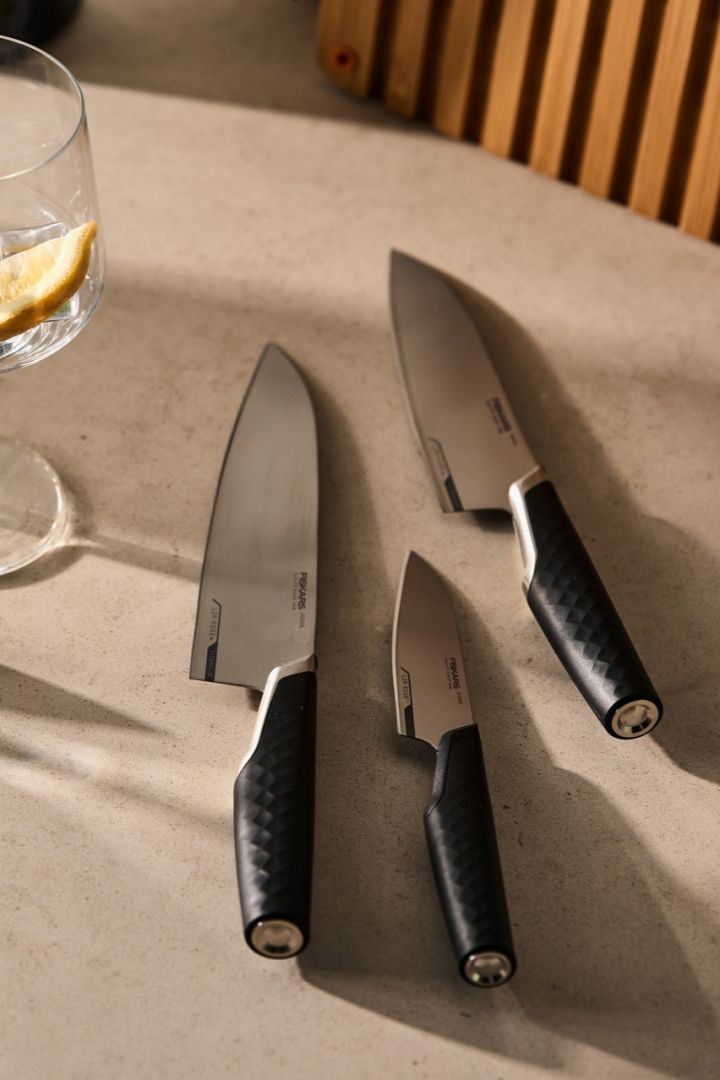 Ge bort ett presentkit med kvalitativa knivar från Fiskars i födelsedag-present till hemmakocken.