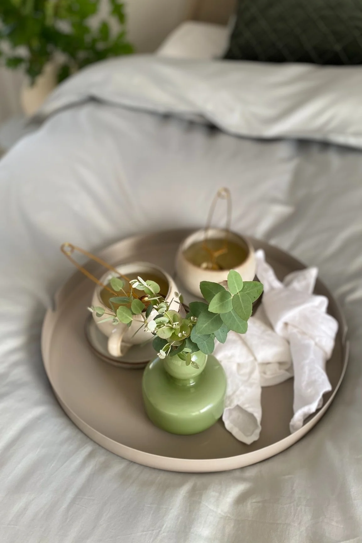 Den bästa vasen för små eller enskilda blommor som blomvasen från Marimekko i olivgrönt. 