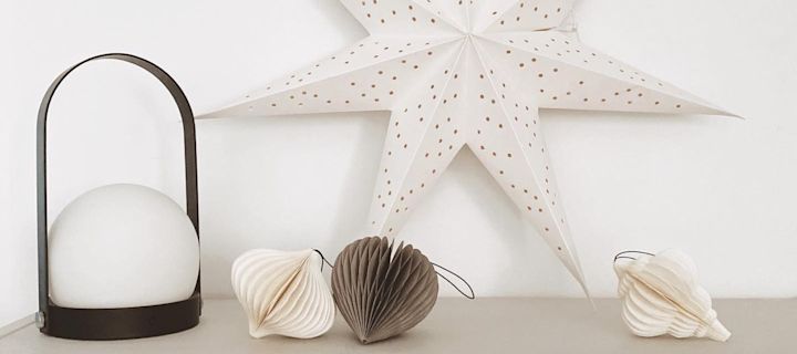 Praktiska och stilrena Carrie portabla lampa från Menu är en av våra 12 tips på julklappar för dig som är ute i sista sekunden! Foto: @beige_and_co
