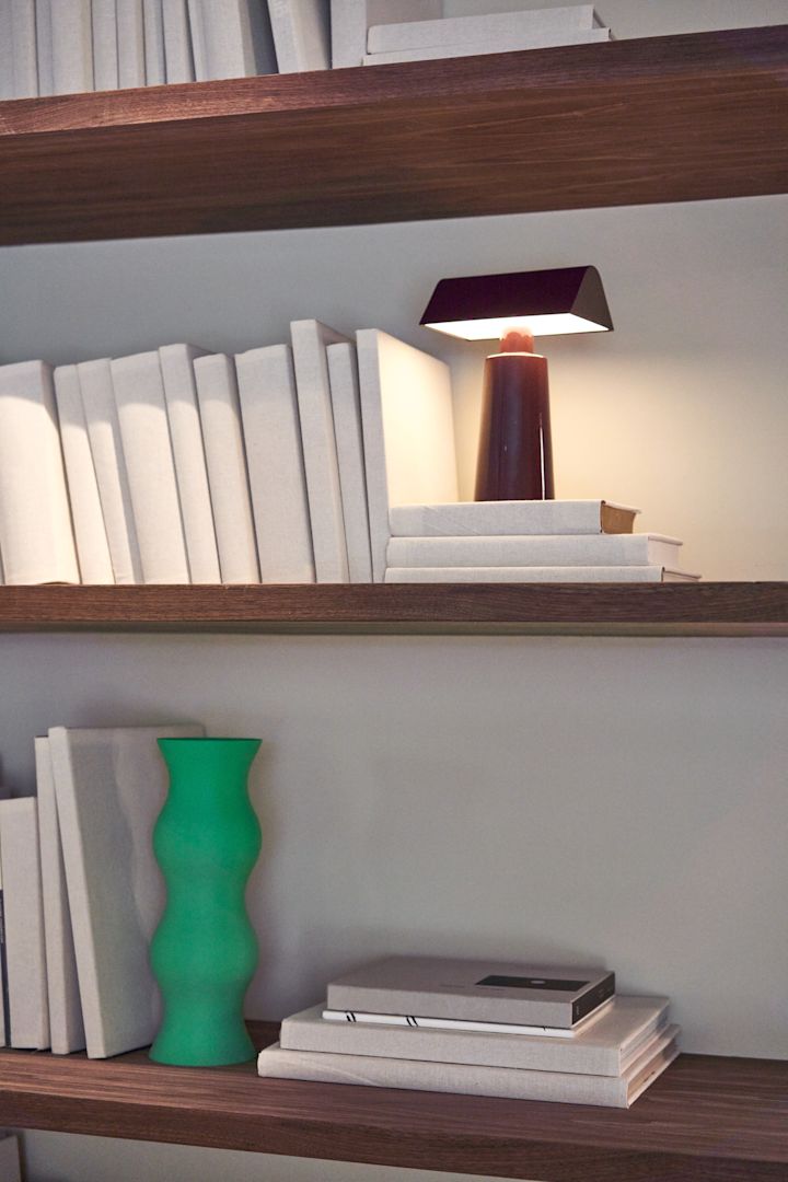 Caret MF1 portable bordslampa från &Tradition �är ett praktiskt tips på smarta saker till hemmet och kommer förenkla din vardag på nolltid.