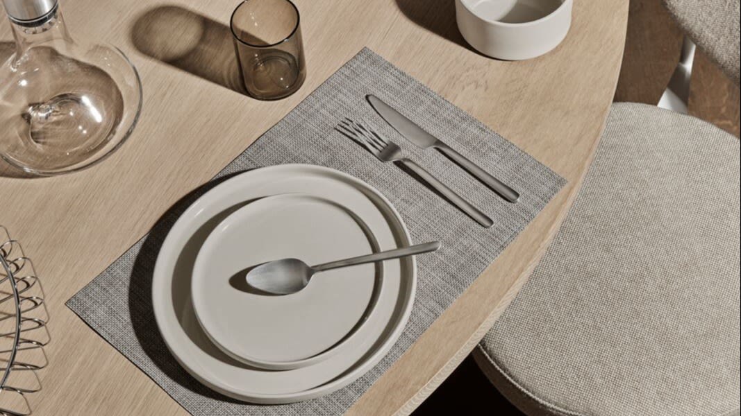 Blomus är ett tyskt designvarumärke med enkelt formspråk som här i deras porslin Pilar i harmoniska färger. 