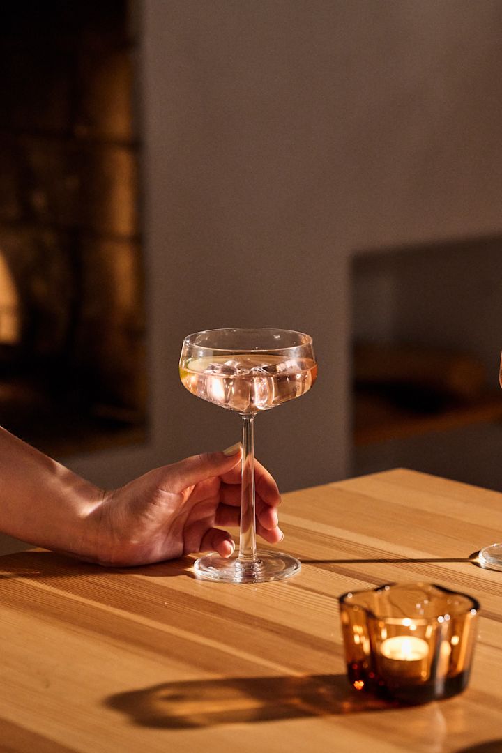 Tips på julklappar till mamma, pappa, syster eller bror - Iittalas kupade champagneglas Essence. 
