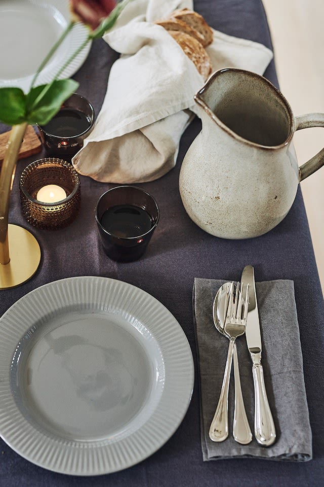 Sandrine kanna från Bloomingville blir en fin detalj på bordet och fungerar perfekt att servera vatten eller annan dryck i.